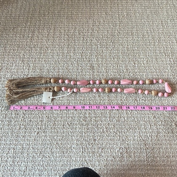 Wood bead garland with tassels - Picture 4 of 4